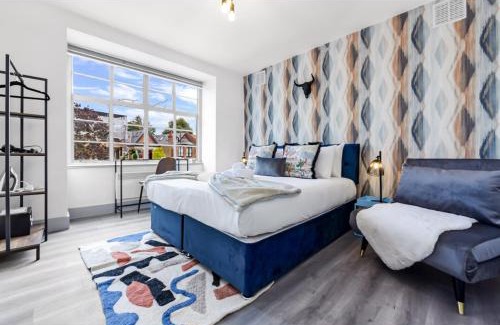 Fortis Green Apartment | Modern Comforts 2 BD Flat - Sleeps 5