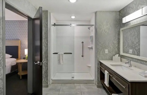 Alpine Center House | Modern Comforts: 3 Relaxing Units w/ Kitchenette, Breakfast and Parking