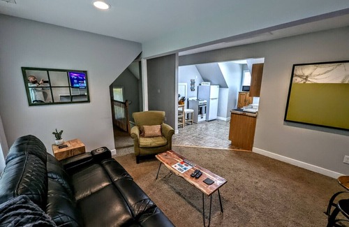 North Chesterfield House | Modern Comforts, Classic Charm: Neighborhood Gem