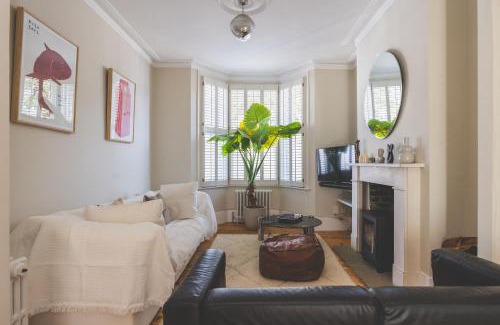 Kensal Green House | Modern Comforts in a Designer Home