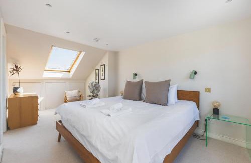 Kensal Green House | Modern Comforts in a Designer Home