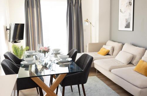 Hatfield Apartment | Modern, comfy 2 bedroom apartment in Hatfield, town centre, perfect for contractors, free parking