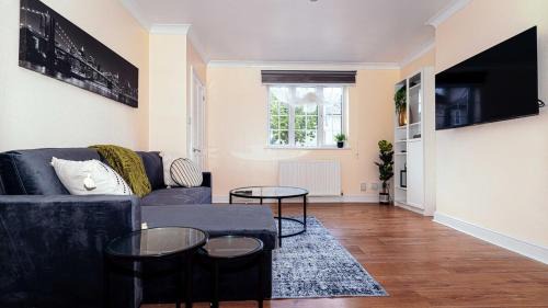 Hatfield Apartment | Modern, comfy 2 bedroom House in Hatfield, town centre, free parking, large garden