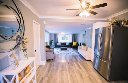 Carmichael House | Modern&Comfy 5beds-3 king-1Q -1Full -3baths-full kitchen nearby American River