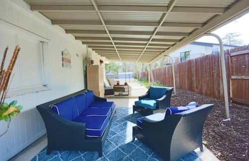 Carmichael House | Modern&Comfy 5beds-3 king-1Q -1Full -3baths-full kitchen nearby American River