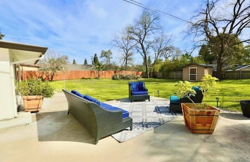Carmichael House | Modern&Comfy 5beds-3 king-1Q -1Full -3baths-full kitchen nearby American River
