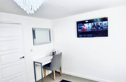 Wellingborough House | Modern Comfy double room Near Wellingborough centre with Netflix, WiFi, Parking