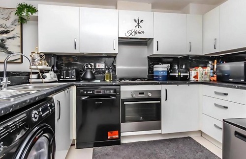 Wellingborough House | Modern Comfy double room Near Wellingborough centre with Netflix, WiFi, Parking