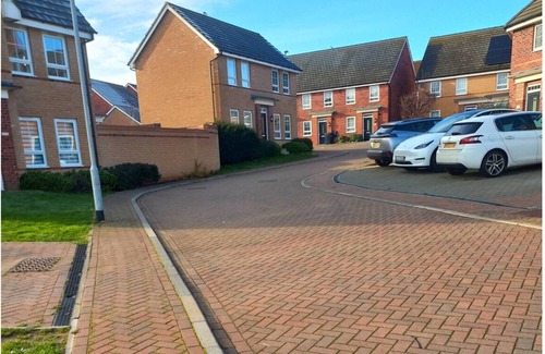 Wellingborough House | Modern Comfy double room Near Wellingborough centre with Netflix, WiFi, Parking