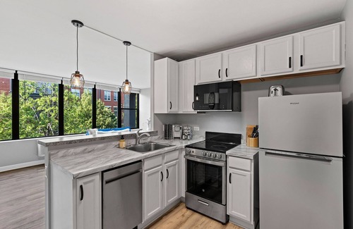 Near South Side Condo | Modern Condo by McCormick Place