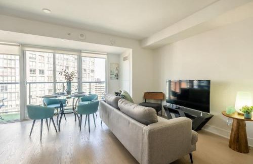 Bay Cloverhill House | Modern Condo, City Skyline View, Pool and Sauna