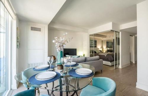 Bay Cloverhill House | Modern Condo, City Skyline View, Pool and Sauna