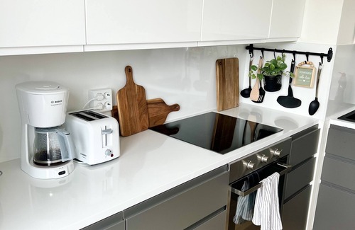 Kotka Condo | Modern condo close to all the amenities- 5 min walk to the Marina