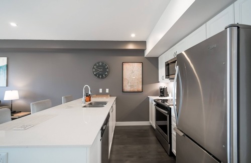 Huntsville Condo | Modern Condo. Forest and Lake Views. Pet Friendly. 5 mins from beach and slopes!