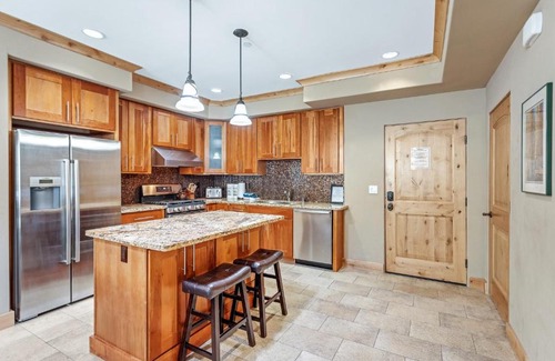 Bear Valley Apartment | Modern Condo - Great Location!