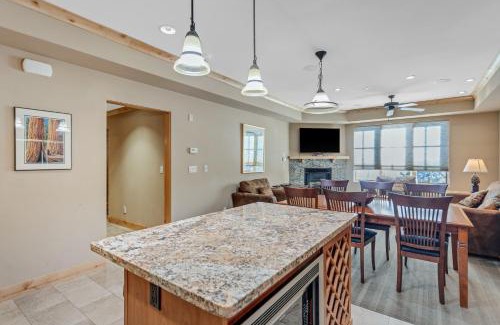 Bear Valley Apartment | Modern Condo - Great Location!