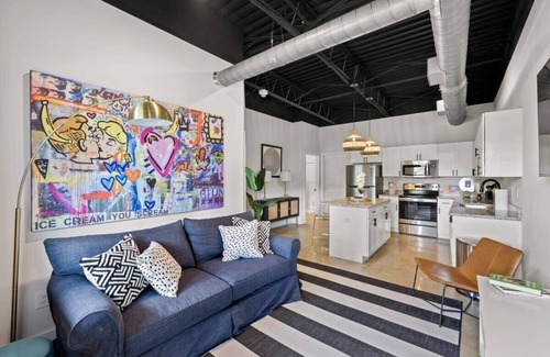 Nashville Condo | Modern Condo Hideaway –Sleeps 2, Pets OK, 8min BNA