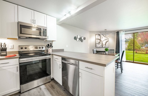 Birch Bay Condo | Modern Condo in Birch Bay w Hot Tub - 102