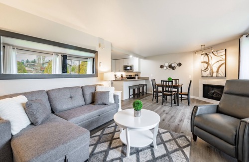 Birch Bay Condo | Modern Condo in Birch Bay w Hot Tub - 102