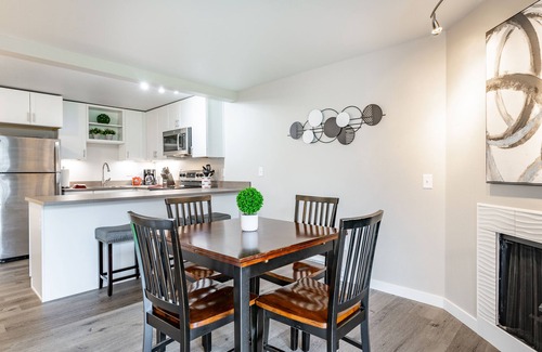 Birch Bay Condo | Modern Condo in Birch Bay w Hot Tub - 102