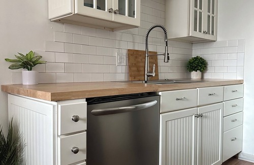 Whitebridge Condo | Modern Condo in great Location!