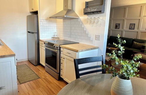 Whitebridge Condo | Modern Condo in great Location!
