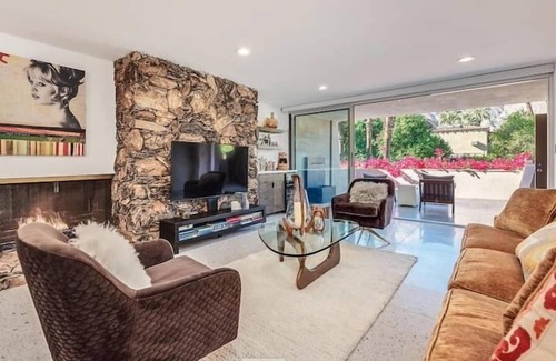 Old Las Palmas Condo | Modern Condo In Heart Of Palm Springs!