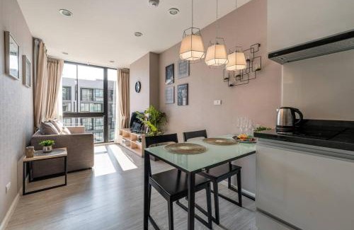 Huay Kaew Apartment | Modern Condo in Nimman (F707) by Pimolplace