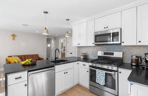 Dudley Square Condo | Modern Condo in Quiet Neighborhood Near Majority of Boston Hospitals