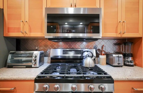 Rossmoyne Apartment | Modern Condo in the Beating Heart of Glendale