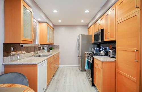 Rossmoyne Apartment | Modern Condo in the Beating Heart of Glendale