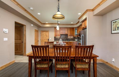 Bear Valley Apartment | Modern Condo - Jacuzzi Tub SM #201