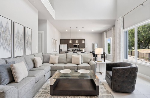 Reunion Condo | Modern Condo near Disney and Resort & Waterpark Access -B48 -221