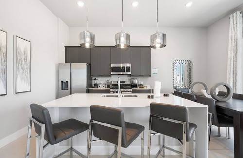 Reunion Condo | Modern Condo near Disney and Resort & Waterpark Access -B48 -221