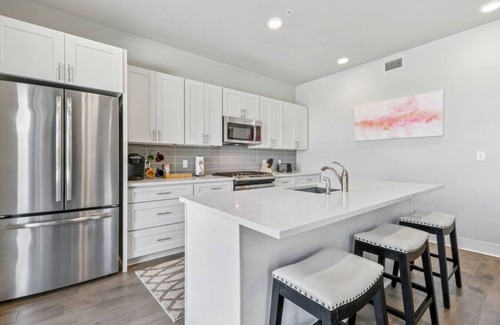 New Orleans Condo | Modern Condo near the French Quarter with Pool!