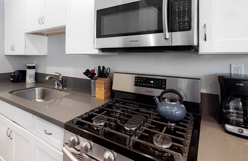 South Oceanside Condo | Modern condo near the beach with ocean views & garage parking