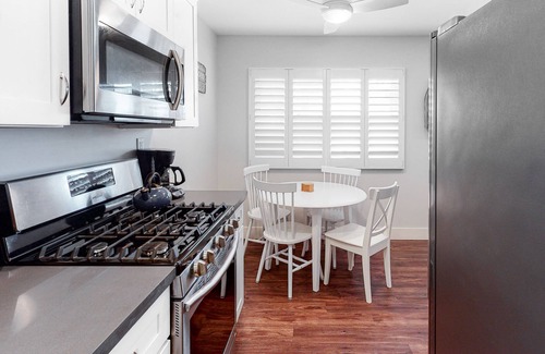 South Oceanside Condo | Modern condo near the beach with ocean views & garage parking