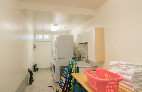 South Oceanside Condo | Modern condo near the beach with ocean views & garage parking