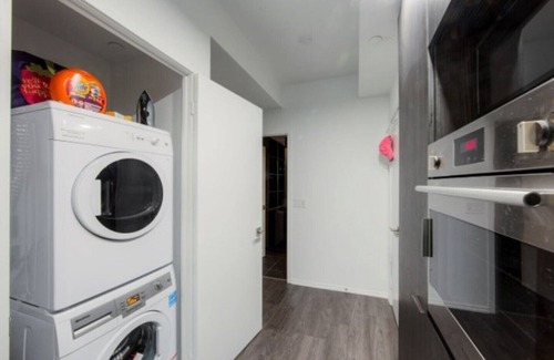 Financial District Condo | Modern Condo on Temperance Street