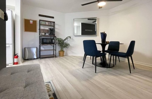 Arden-Arcade Apartment | Modern Condo+ Pool +Gym+ Parking
