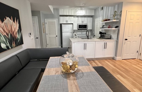 McGregor Apartment | Modern Condo