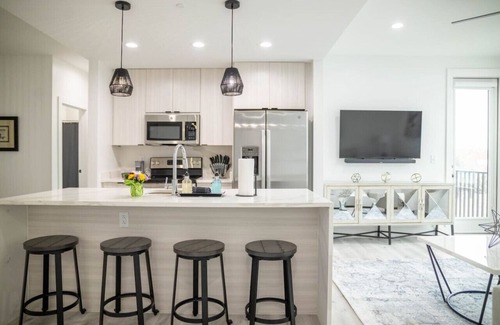 Gulfport House | Modern Condo w/private balcony and pool