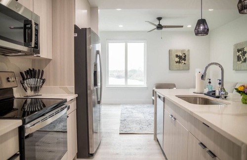 Gulfport House | Modern Condo w/private balcony and pool
