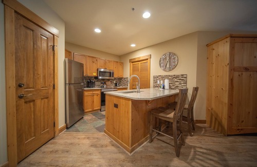 River Run Condo | Modern Condo, Walk to Ski Lifts & Dining!