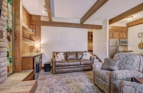 Warrior's Mark Condo | Modern Condo, Walk to Downtown/Lifts!