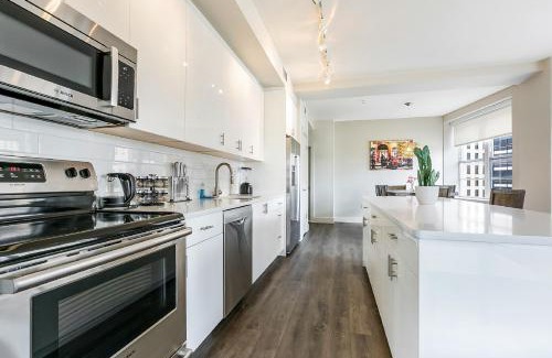 Central Business District Apartment | Modern Condo Walking Distance to Must-See Attractions of NOLA