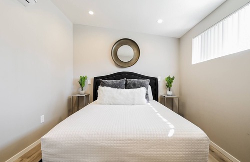Gateway District Condo | Modern Condo Walking Distance to the Strip