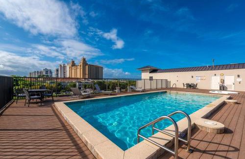 Vanderbilt Beach House | Modern Condo With Pool Steps From Vanderbilt Beach