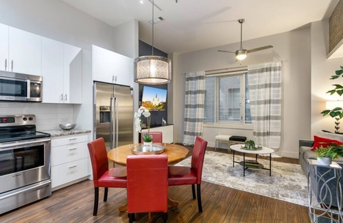 Central Business District Hotel | Modern Condos - Near main NOLA attractions