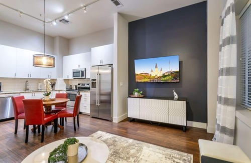 Central Business District Hotel | Modern Condos - Near main NOLA attractions